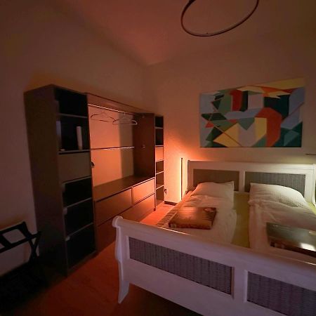 Igo Apartment 2 Schlafenzimmer Mit Waschmaschine Trockner Haustier Rheinufer 5Min Netflix Disney Plus 17-6 Duisburg Bagian luar foto